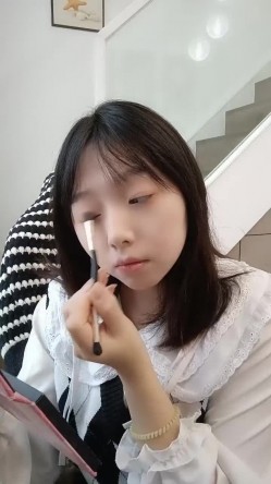 童颜巨乳小宝贝露脸嗨皮，听狼友指挥揉奶玩逼，捧着大奶子自己舔，大黑牛刺激奶头和逼逼，淫水多多浪叫不止 截图12