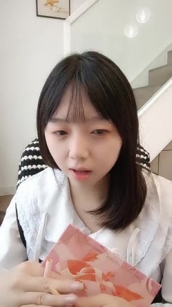童颜巨乳小宝贝露脸嗨皮，听狼友指挥揉奶玩逼，捧着大奶子自己舔，大黑牛刺激奶头和逼逼，淫水多多浪叫不止 截图13