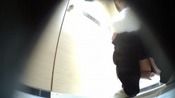 夜总会女厕 高清前景偷拍逼毛刮得很干净学生制服肉丝小姐姐 截图4