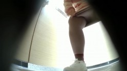 夜总会女厕 高清前景偷拍逼毛刮得很干净学生制服肉丝小姐姐 截图13