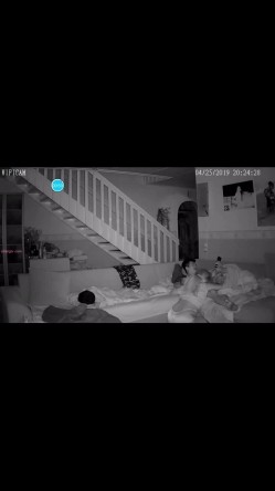 家庭摄像头偷拍录像合集第2期53V 亮点 女友给摸奶不给脱内裤真憋 截图4