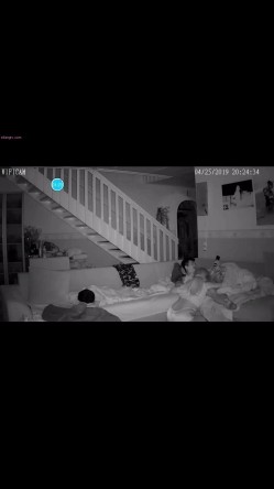 家庭摄像头偷拍录像合集第2期53V 亮点 女友给摸奶不给脱内裤真憋 截图6