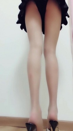 爆乳网红女神麻酥酥哟之灰丝小骚骚的挑逗 圆挺爆乳脱掉灰丝挑逗 超长美腿 原版私拍20P 高清720P原版无水版 截图8