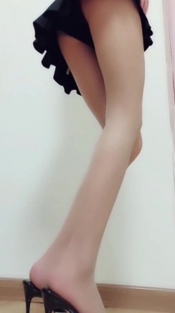 爆乳网红女神麻酥酥哟之灰丝小骚骚的挑逗 圆挺爆乳脱掉灰丝挑逗 超长美腿 原版私拍20P 高清720P原版无水版 截图9