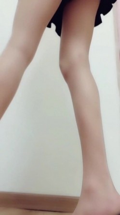 爆乳网红女神麻酥酥哟之灰丝小骚骚的挑逗 圆挺爆乳脱掉灰丝挑逗 超长美腿 原版私拍20P 高清720P原版无水版 截图11