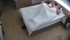 大学城 领导带情人出来偷情 一位很有气质的少妇 还有些羞涩 动作欲拒还迎 直接把男人吊成翘嘴 截图8