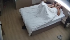 大学城 领导带情人出来偷情 一位很有气质的少妇 还有些羞涩 动作欲拒还迎 直接把男人吊成翘嘴 截图9