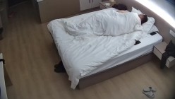 大学城 领导带情人出来偷情 一位很有气质的少妇 还有些羞涩 动作欲拒还迎 直接把男人吊成翘嘴 截图12