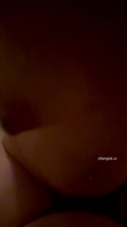 大挺奶刺青美女被土豪包养，日常各种情趣露脸性爱自拍，烧杯的无毛小穴夹得紧紧的 截图7