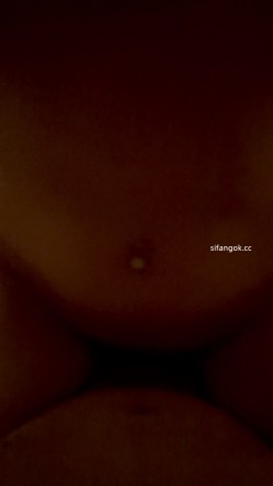 大挺奶刺青美女被土豪包养，日常各种情趣露脸性爱自拍，烧杯的无毛小穴夹得紧紧的 截图12