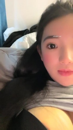 重磅！G奶校花下海~纯到爆炸，【大二学妹】，宿舍脱光，天然白虎馒头穴，小穴超肥，奶子又大又软 截图6