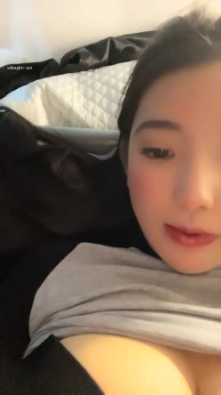 重磅！G奶校花下海~纯到爆炸，【大二学妹】，宿舍脱光，天然白虎馒头穴，小穴超肥，奶子又大又软 截图8