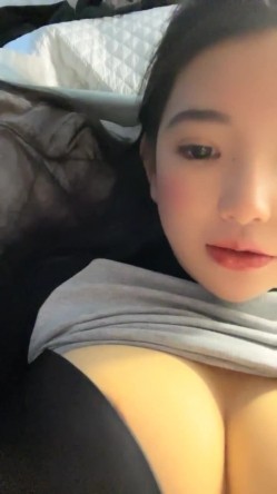 重磅！G奶校花下海~纯到爆炸，【大二学妹】，宿舍脱光，天然白虎馒头穴，小穴超肥，奶子又大又软 截图10
