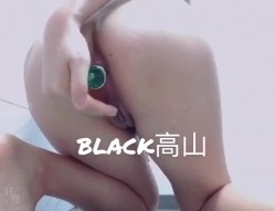 字母圈调教大神『black高山』把高冷性感女神调教成精厕母狗，极品大长腿反差婊 被操爽了白浆直流 肏肿小穴颜射小嘴 截图16