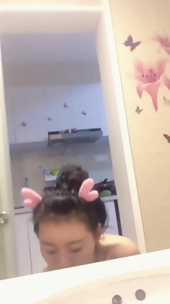 极品美乳胸模主播 倩儿，有点叶子楣的味道，’你过来舔我逼，把我舔舒服了，天天跟你做爱哦‘，会撩会聊，大胸胸压死你！ 截图15