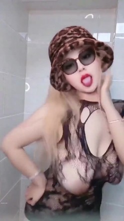 宇宙级抖奶精选！各种露脸反差小姐姐乳摇甩奶跟着节奏溢出屏幕了 非常带感 超强性挑逗 截图7