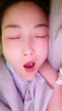 县城的极品小少妇，【小河弯弯】，户外尿尿~道具自慰~无套啪啪~内射口爆吞精 截图14