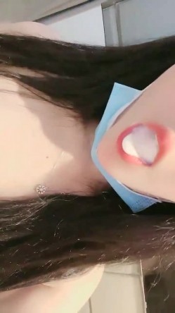鼻血流了一地，最新下海的又一神级极品尤物，小仙女的脸蛋儿，有点肉感又白皙前凸后翘的身材，紧身短皮裙翘着蜜臀 瞬间破防 截图13