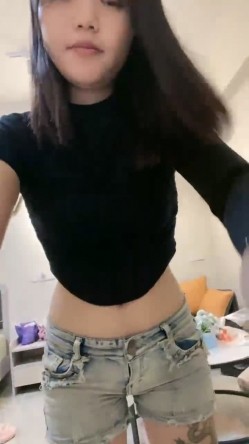 美臀学生，好他妈骚，【昨晚又遇见了你】，小小年纪看着已经是身经百战的状态，掰开逼逼水就自动流，需要男人天天操 截图3