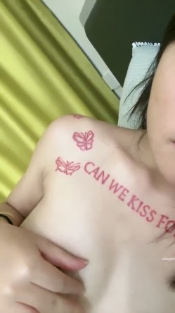 美臀学生，好他妈骚，【昨晚又遇见了你】，小小年纪看着已经是身经百战的状态，掰开逼逼水就自动流，需要男人天天操 截图14