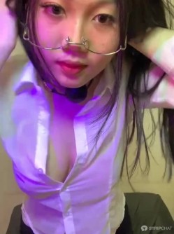 【宝藏女孩~巨乳大美女】，Cassie-123W，人气超高 截图3