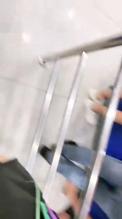 【你的户外小淫妇】商场公园地摊周边行人不少又紧张又激动水流了好多 截图1