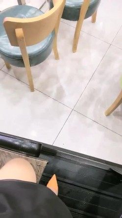 【你的户外小淫妇】商场公园地摊周边行人不少又紧张又激动水流了好多 截图7
