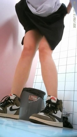 极品CP高端服饰商场女厕定点特写高清偸拍各种女神级别小姐姐方便拍脸又能拍逼角度刁钻赏心悦目 截图1