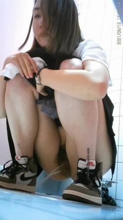 极品CP高端服饰商场女厕定点特写高清偸拍各种女神级别小姐姐方便拍脸又能拍逼角度刁钻赏心悦目 截图4