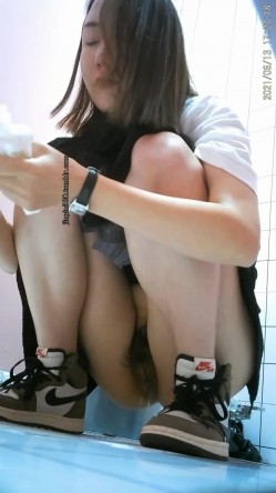 极品CP高端服饰商场女厕定点特写高清偸拍各种女神级别小姐姐方便拍脸又能拍逼角度刁钻赏心悦目 截图6