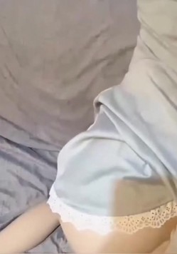大哥不在家和嫂子在沙发上激情大战 ️皮肤身材真的是完美 截图13