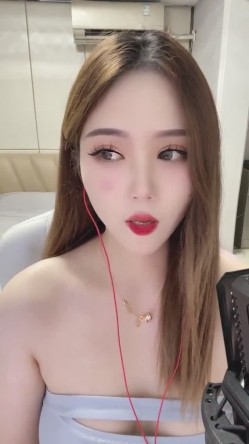 【新人绿播女神下海 库宝宝】逆天颜值比明星都美 极品尤物 外表之下还拥有这么一对G奶美乳 截图7
