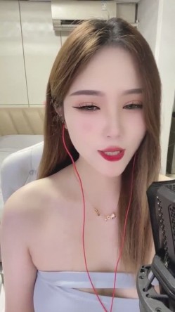 【新人绿播女神下海 库宝宝】逆天颜值比明星都美 极品尤物 外表之下还拥有这么一对G奶美乳 截图10