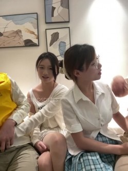 ️清纯主播【202509yoyo】表姐带着表妹下海直播、在线教口活、练习做爱姿势 截图1