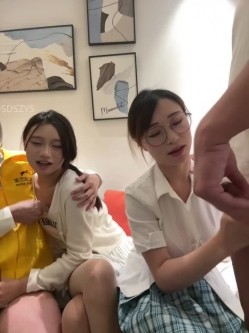 ️清纯主播【202509yoyo】表姐带着表妹下海直播、在线教口活、练习做爱姿势 截图3