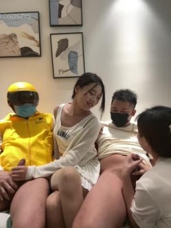 ️清纯主播【202509yoyo】表姐带着表妹下海直播、在线教口活、练习做爱姿势 截图6