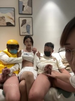 ️清纯主播【202509yoyo】表姐带着表妹下海直播、在线教口活、练习做爱姿势 截图9
