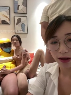 ️清纯主播【202509yoyo】表姐带着表妹下海直播、在线教口活、练习做爱姿势 截图15