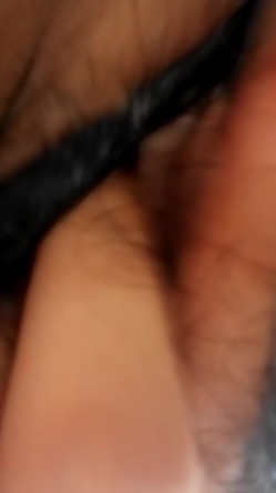 之前非常火的教室自慰少妇穿着性感野外自摸乳头和肥穴呻吟，还流淫水了 截图12