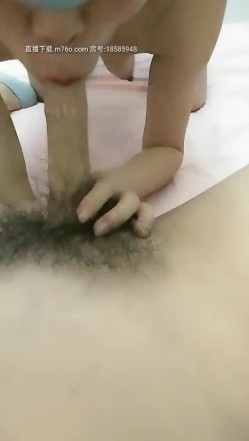 大叔寻爱记小姐姐穿着灰色开档丝袜 口爆 BB特写 啪啪 截图10