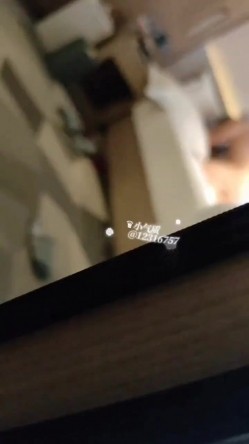 推特顶级NTR绿帽奴【小气质夫妇】绝版私拍，露出爱好者绿帽成瘾老公情人三人行其乐融融 截图15