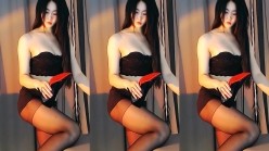 推荐 网易CC骚逼主播【鱼摆摆】裸舞诱惑，巨根自慰，夹着道具跳舞，S好身材大长腿 截图16