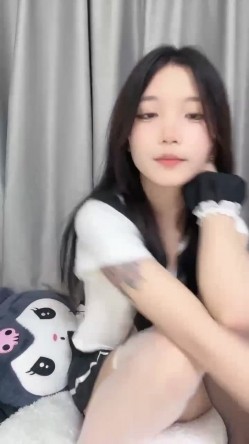 四川小美女，明星级别【小米粥粥】忧郁的眼神，让大哥们着迷，一晚上礼物乱飞牛逼了 截图3