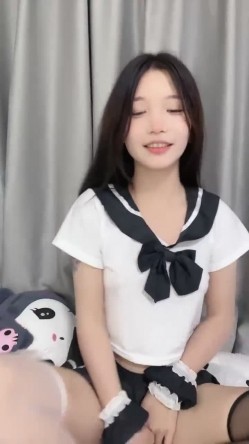 四川小美女，明星级别【小米粥粥】忧郁的眼神，让大哥们着迷，一晚上礼物乱飞牛逼了 截图4