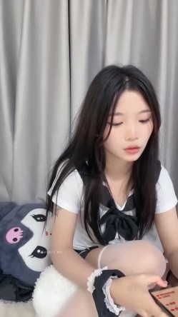 四川小美女，明星级别【小米粥粥】忧郁的眼神，让大哥们着迷，一晚上礼物乱飞牛逼了 截图8