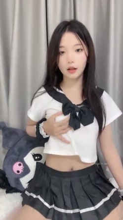 四川小美女，明星级别【小米粥粥】忧郁的眼神，让大哥们着迷，一晚上礼物乱飞牛逼了 截图11