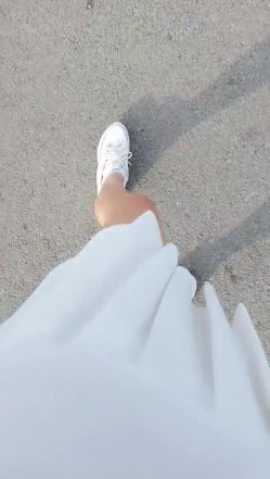 一起上卫校的姐妹俩，双双下海，跳蛋塞逼里出门，逛街、打车，震得骚痒的小穴好多水，回家赶紧解决需求！ 截图5