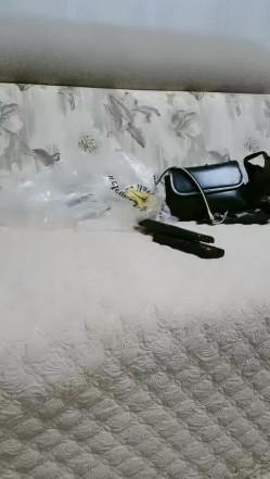 一起上卫校的姐妹俩，双双下海，跳蛋塞逼里出门，逛街、打车，震得骚痒的小穴好多水，回家赶紧解决需求！ 截图12