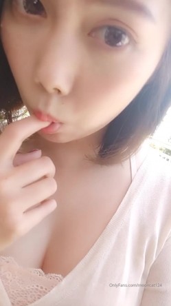 台湾天然美胸熟女人妻中出女王「Jixxielee」「骚猫儿」OF私拍 截图1