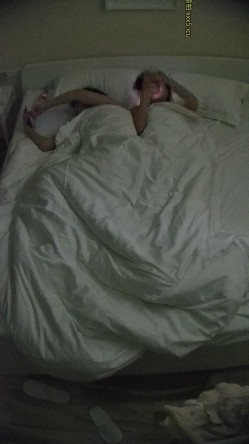 酒店针孔偷拍帅气男大操可爱长裙女孩最后用舌头舔她无毛穴 截图14